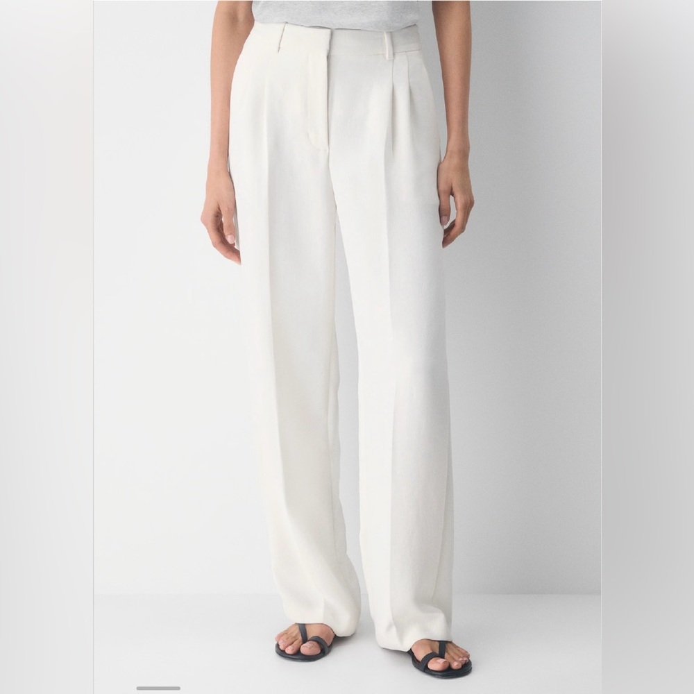 Aritzia Effortless Pant